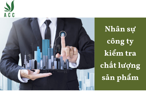 Nhân sự công ty kiểm tra chất lượng sản phẩm